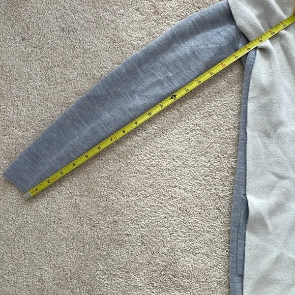 Aritzia Two-Tone Light Gray and Cream Open Front Cardigan - Picture 11 of 11